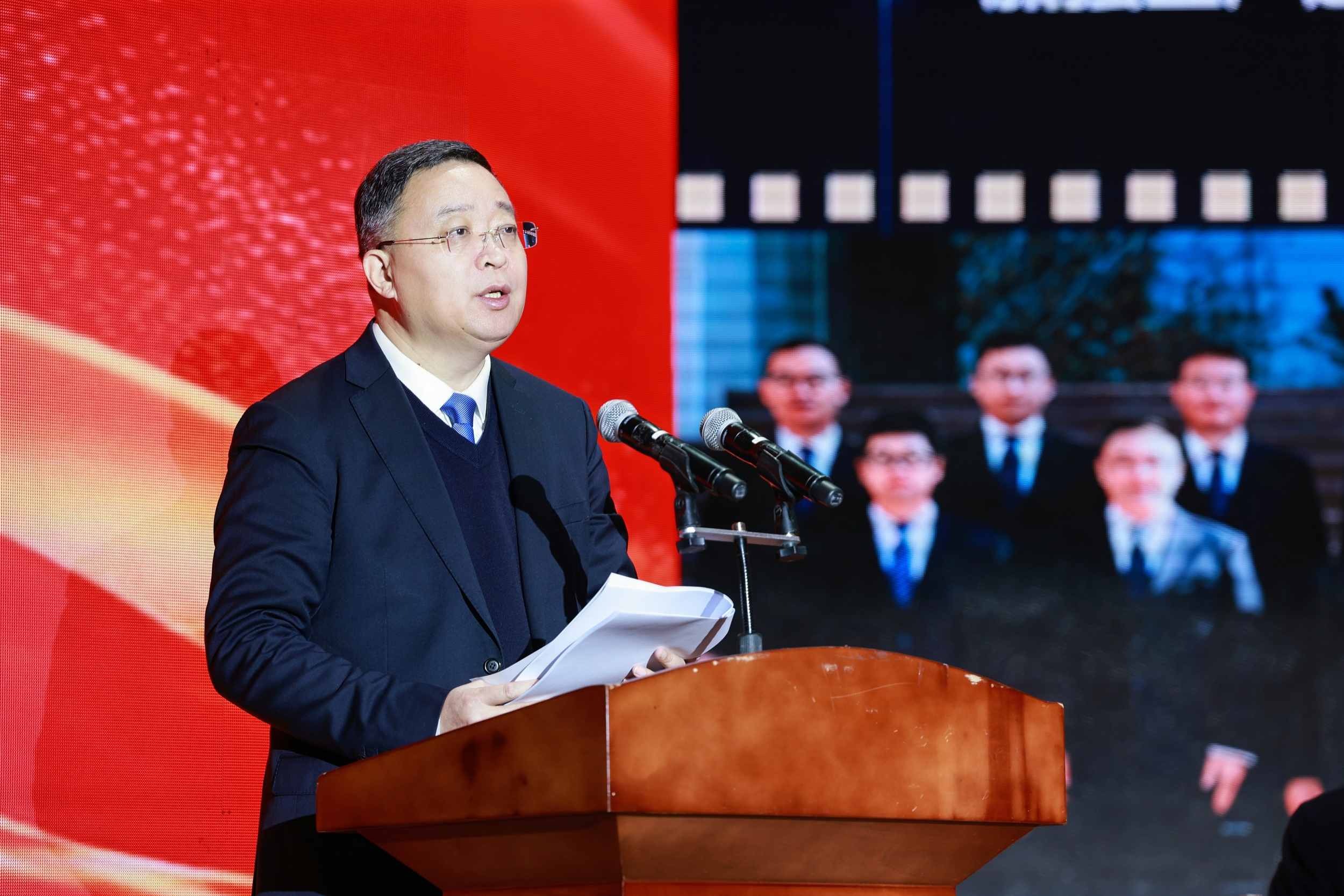 1770688311950315.png 2025年度总结大会2.png